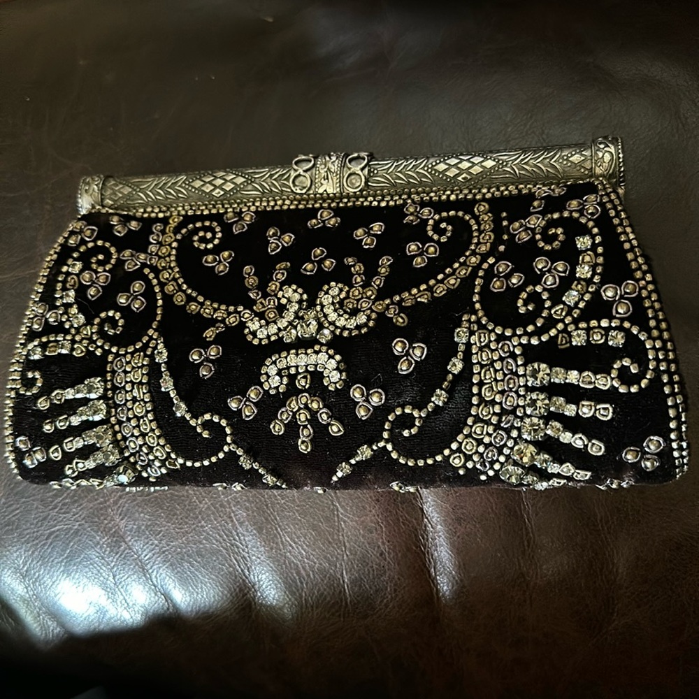 MOYNA ANTIQUE FRAME CRYSTAL CLUTCH